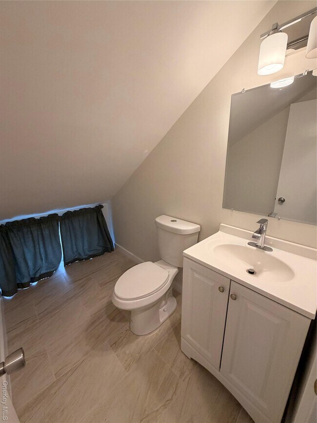 Building Photo - 12 Elves Ln