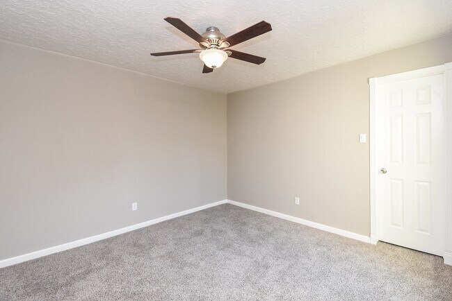 Building Photo - 9400 Doliver Dr