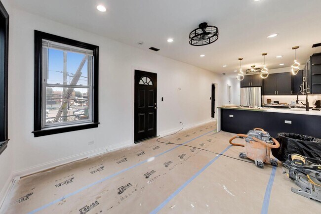 Building Photo - 4815 W Patterson Ave