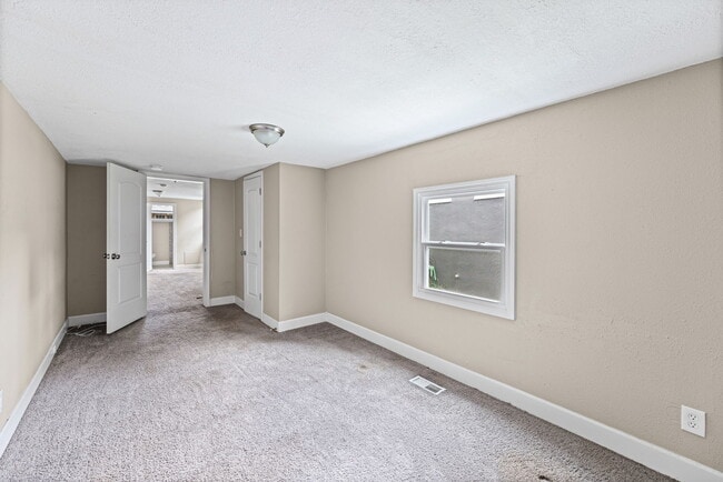 Building Photo - 908 N 13th St
