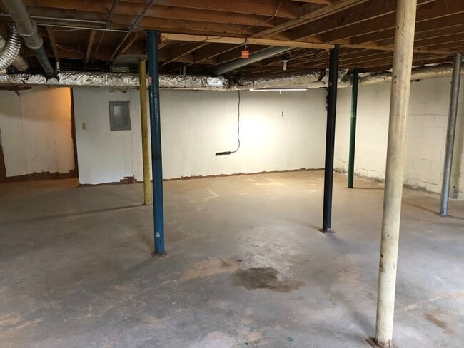 Building Photo - 4912 Valley Dale Ct