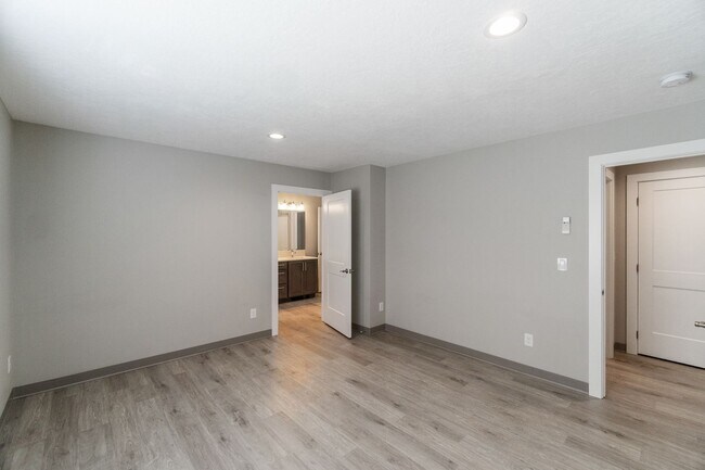 Building Photo - 17121/17123 E Boone Ave