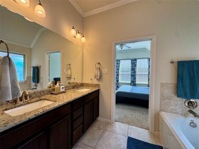 Building Photo - 16847 Hammon Woods Dr