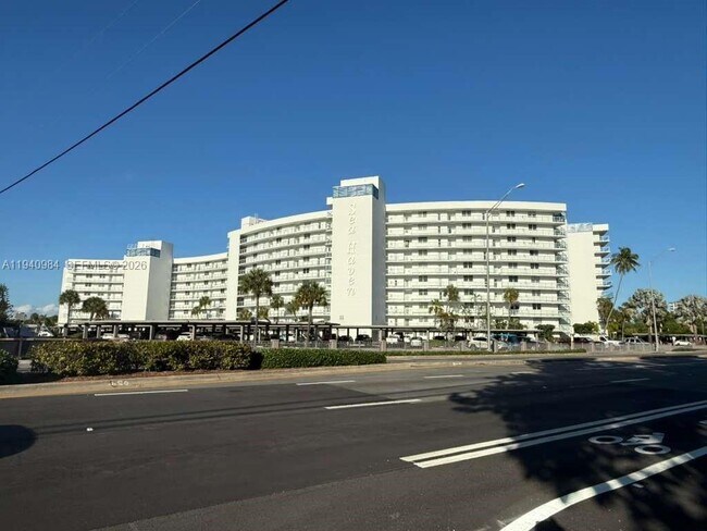 Building Photo - 2731 NE 14th Street Causeway