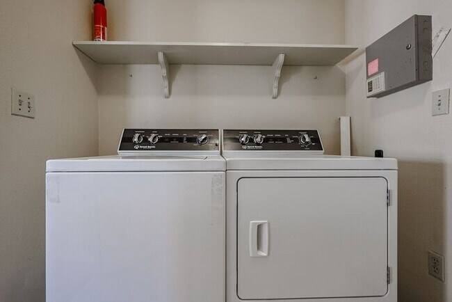 Building Photo - MOVE IN SPECIALS-Stunning 4 BR, 2 BA with ...