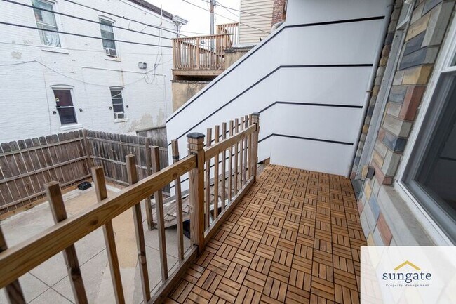 Building Photo - 442 N Linwood Ave