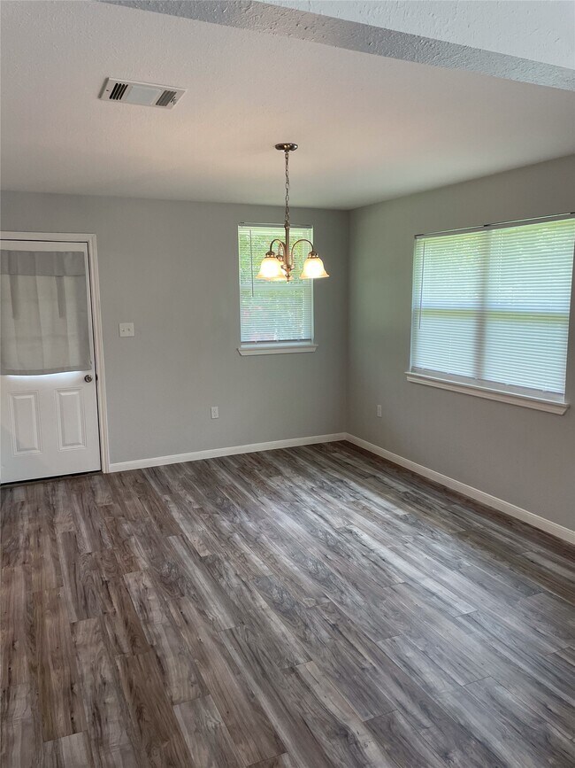 Building Photo - 250 McBride Trl