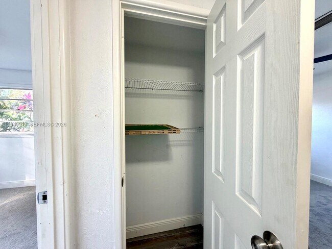 Building Photo - 565 Forrest Dr