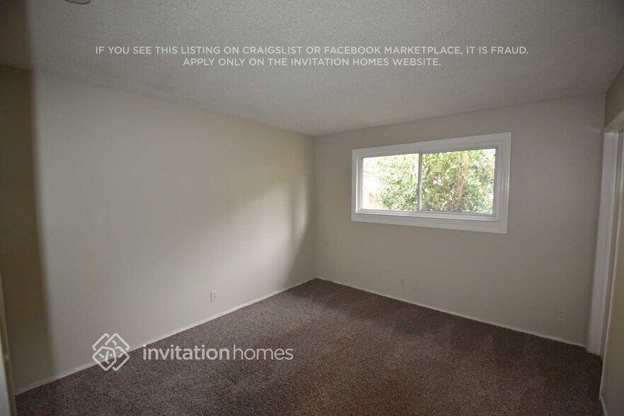 Building Photo - 2365 La Loma Dr