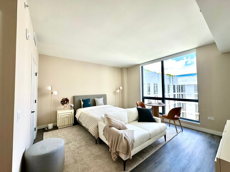 Building Photo - 105 NE 25th St