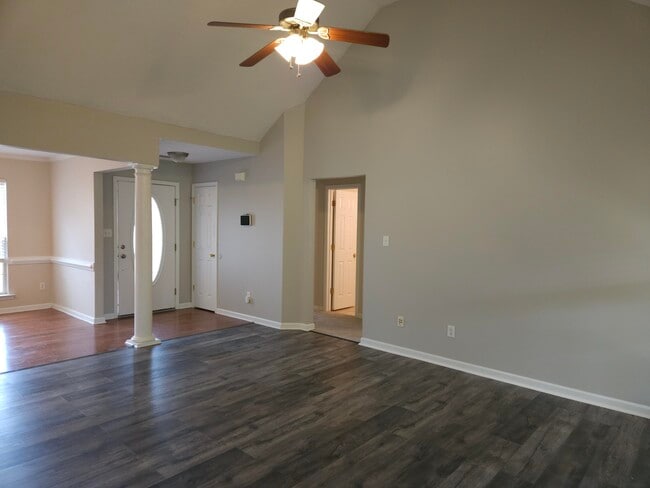 Building Photo - 219 Rainbow Falls