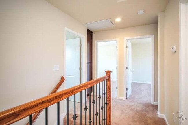 Building Photo - 3 Bedroom 2.5 Bath Family Home