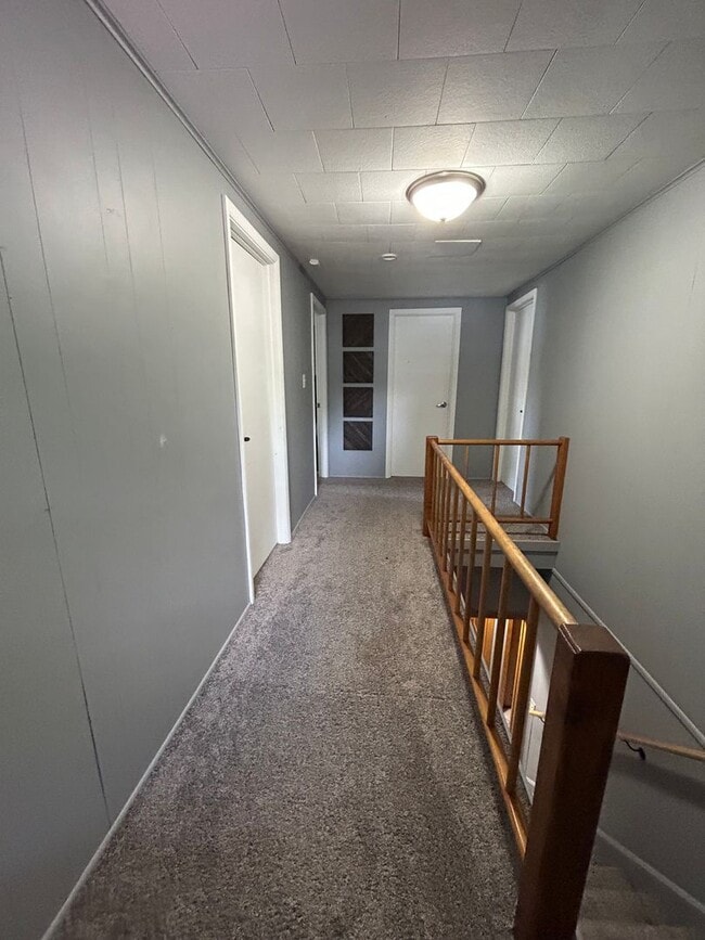 Building Photo - 5 Bedroom 3 Bathroom House in Weigent Hogan!