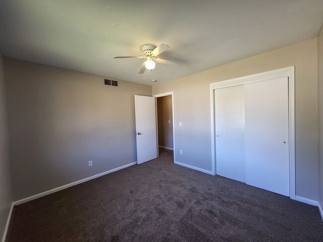 Building Photo - 4 Bedroom split-level home with garage!