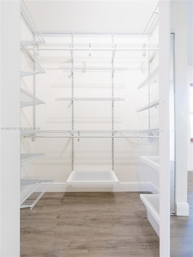 Building Photo - 200 W Riverbend Dr