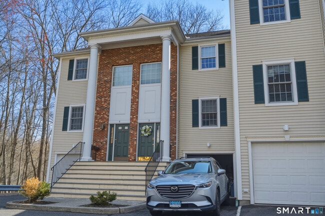 Building Photo - 570 Danbury Rd