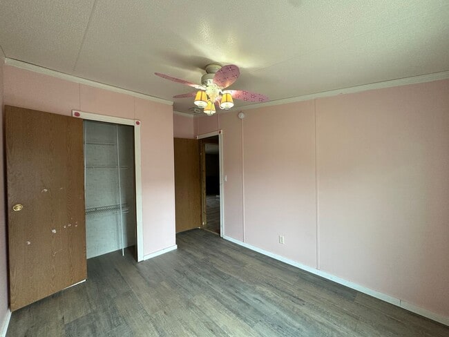 Building Photo - 3 Bedroom 2 Bathroom Double-Wide for Rent in Bloomfield