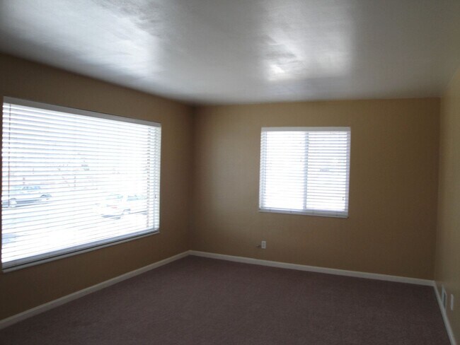 Building Photo - 3 Bedroom Home Near Sugarhouse!