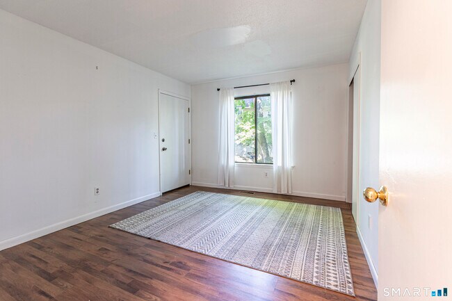 Building Photo - 60 Overlook Ave