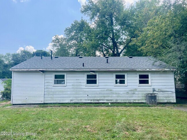 Building Photo - 4805 Seville Dr