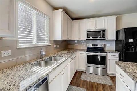 Building Photo - 1325 Vernon Dr