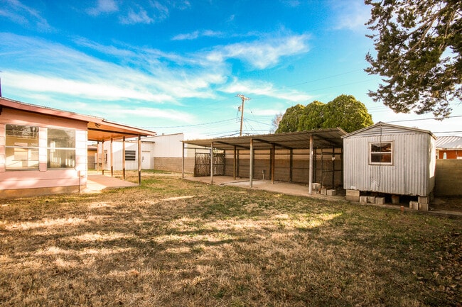 Building Photo - 1321 Piedmont Dr