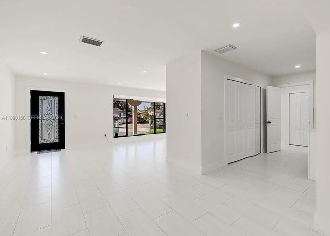 Building Photo - 865 W 72nd Pl