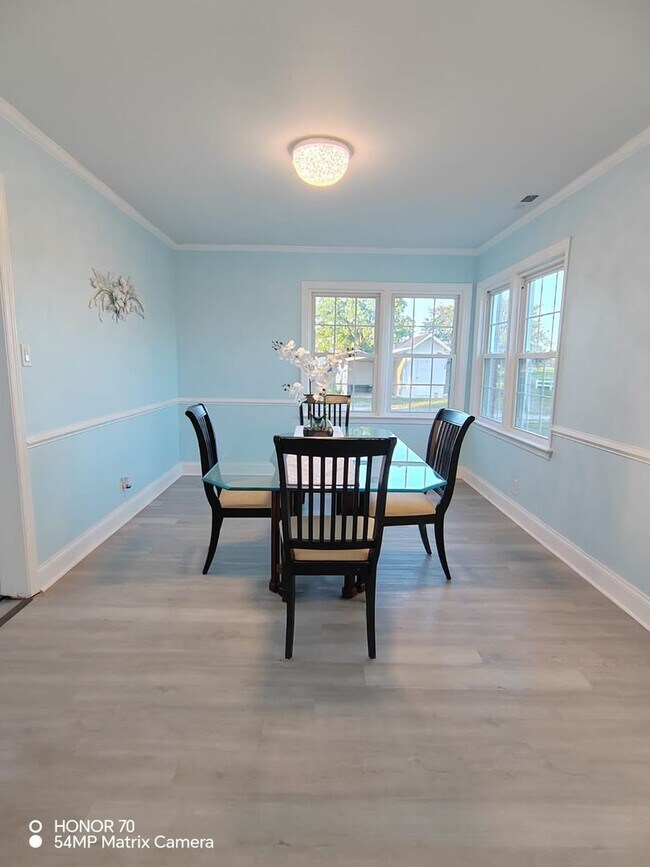 Building Photo - Charming 4-Bedroom Home for Rent – Peaceful & Nature-Filled Setting