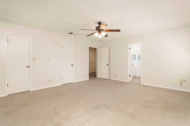 Building Photo - 1407 Key St