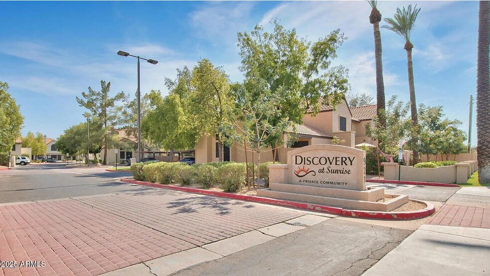 Building Photo - 921 W University Dr