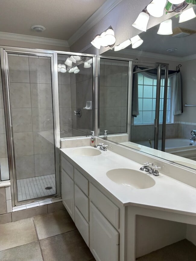 Building Photo - 6 Sunset Limited