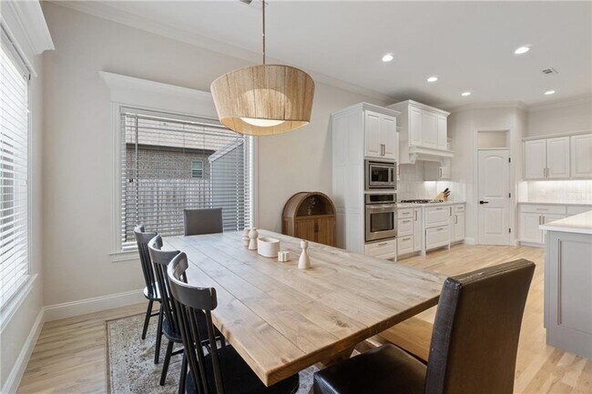 Building Photo - 5702 S 60th Pl