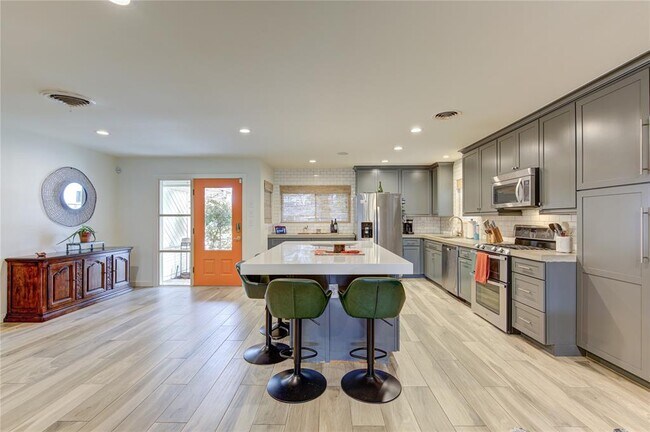 Building Photo - 3010 Conway St