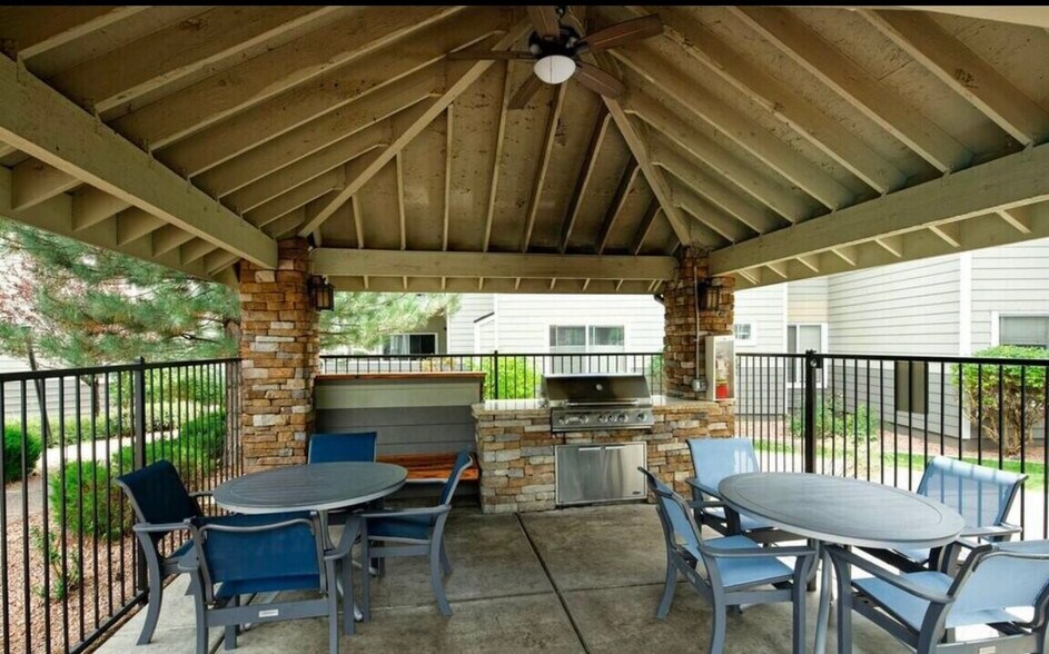 Building Photo - 4343 E Soliere Ave