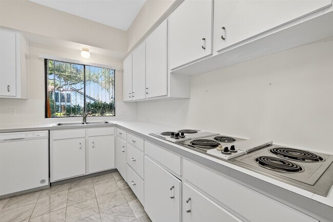 Building Photo - 1698 Creekside Dr