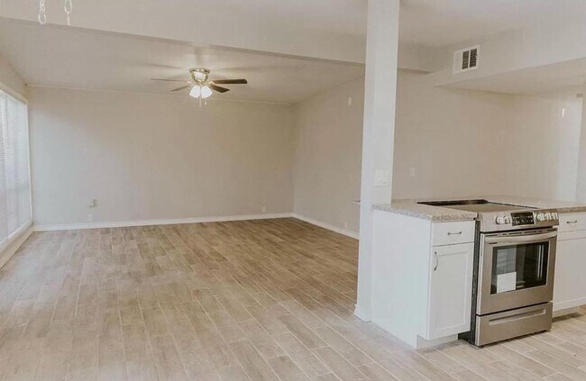 Building Photo - Charming 3/2/1 Home on a Quiet Cul-de-Sac