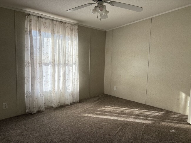 Building Photo - 422 W Piute Dr