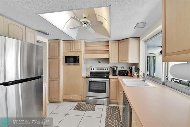 Building Photo - 1421 SE 14th Ct