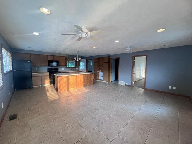 Building Photo - Adorable 2 bedroom home in the Silver Lake...