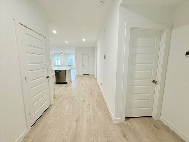 Building Photo - 31611 Farlam Farms Trl