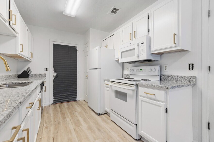 Building Photo - 1335 Nylic St