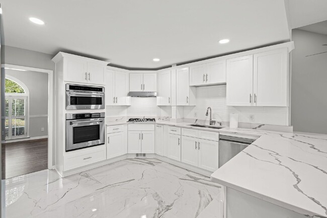 Building Photo - 11355 Vedrines Dr