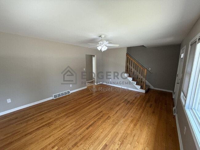 Building Photo - 1240 Emerald Ave NE