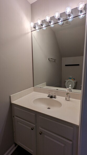 Building Photo - 106 Chandler Chase Ct