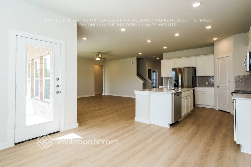 Building Photo - 423 Amberville Dr