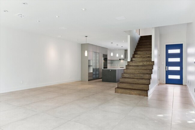 Building Photo - 1222 Marconi St