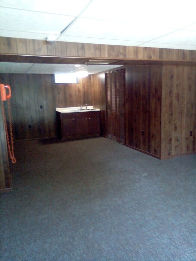 Building Photo - Knoxville 37918 - Beautiful 3 bedroom, 1.5 bath, brick rancher - Call Sharon Arnwine (865) 313-7215