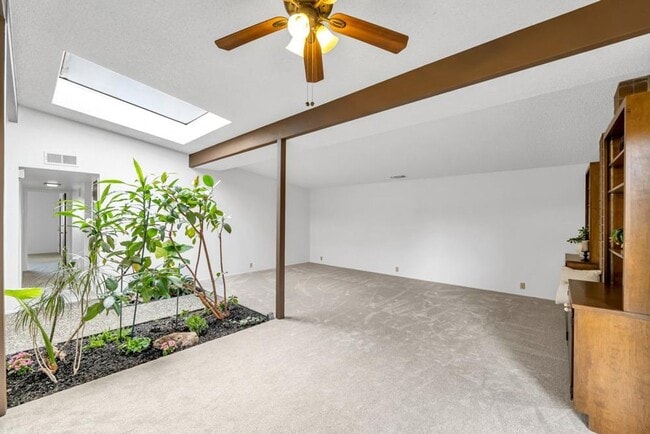 Building Photo - Affordable 2bed/2bath in South Woodland