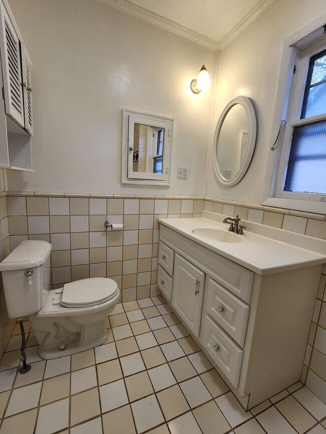 Building Photo - Charming home MOVE IN READY in Wash Park West neighborhood!! Amazing Deal!!!