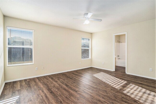 Building Photo - Welcome to this charming 3-bedroom, 2-bath...